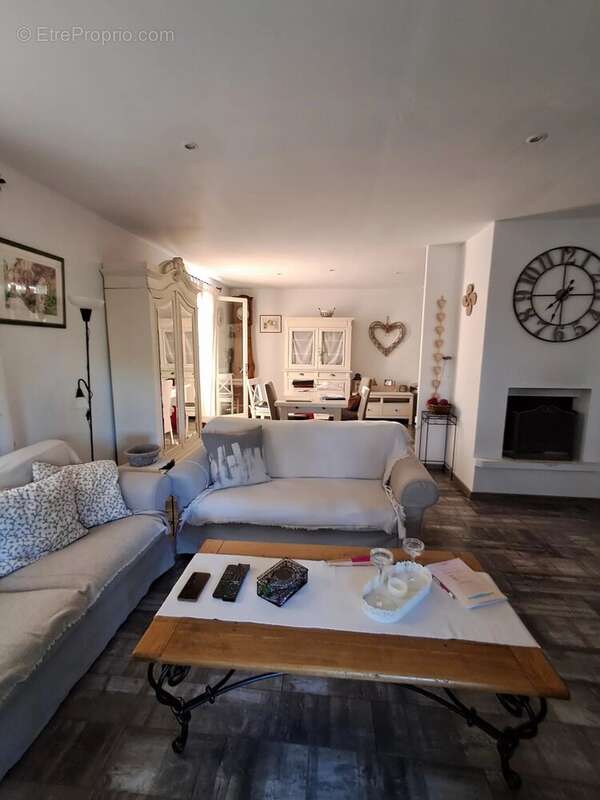 Maison à SAINT-JULIEN-DE-PEYROLAS