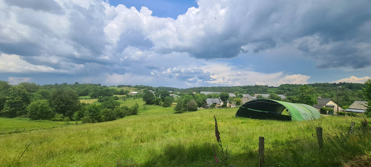 Terrain à SAINT-MARTIN-LA-MEANNE