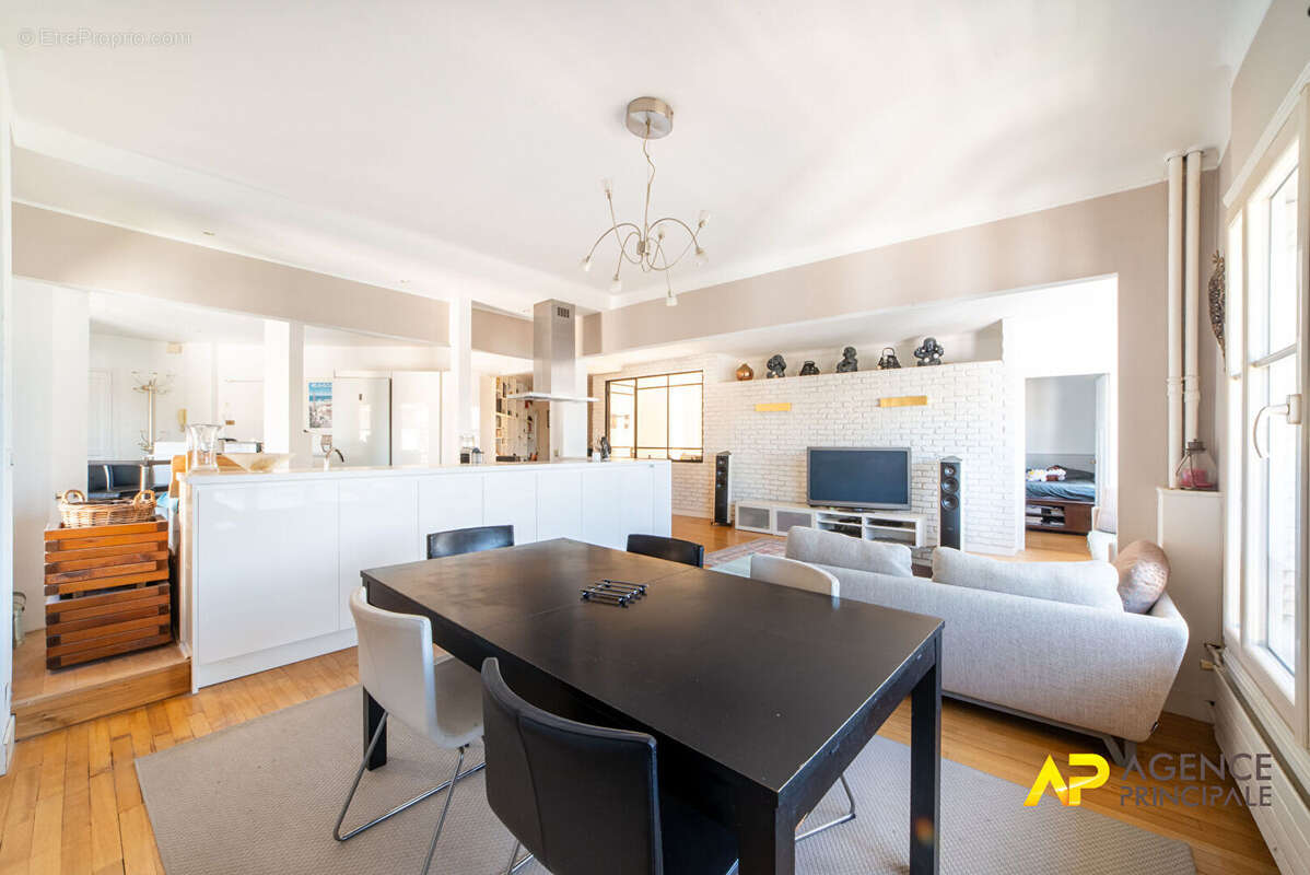 Appartement à LA GARENNE-COLOMBES