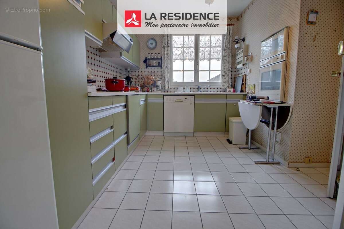 Maison à LES CLAYES-SOUS-BOIS