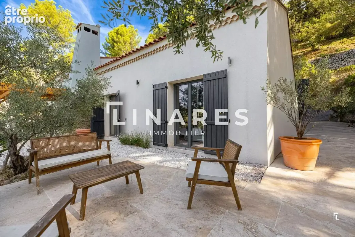 LA SUBLIME - Villa T6 de 232m² dont une dépendance aménagée de 50m² - Piscine - Terrain de 6700m² - 13400 AUBAGNE - photo 20