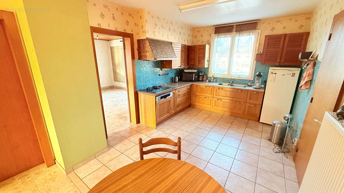 Maison à MENIL-SUR-BELVITTE