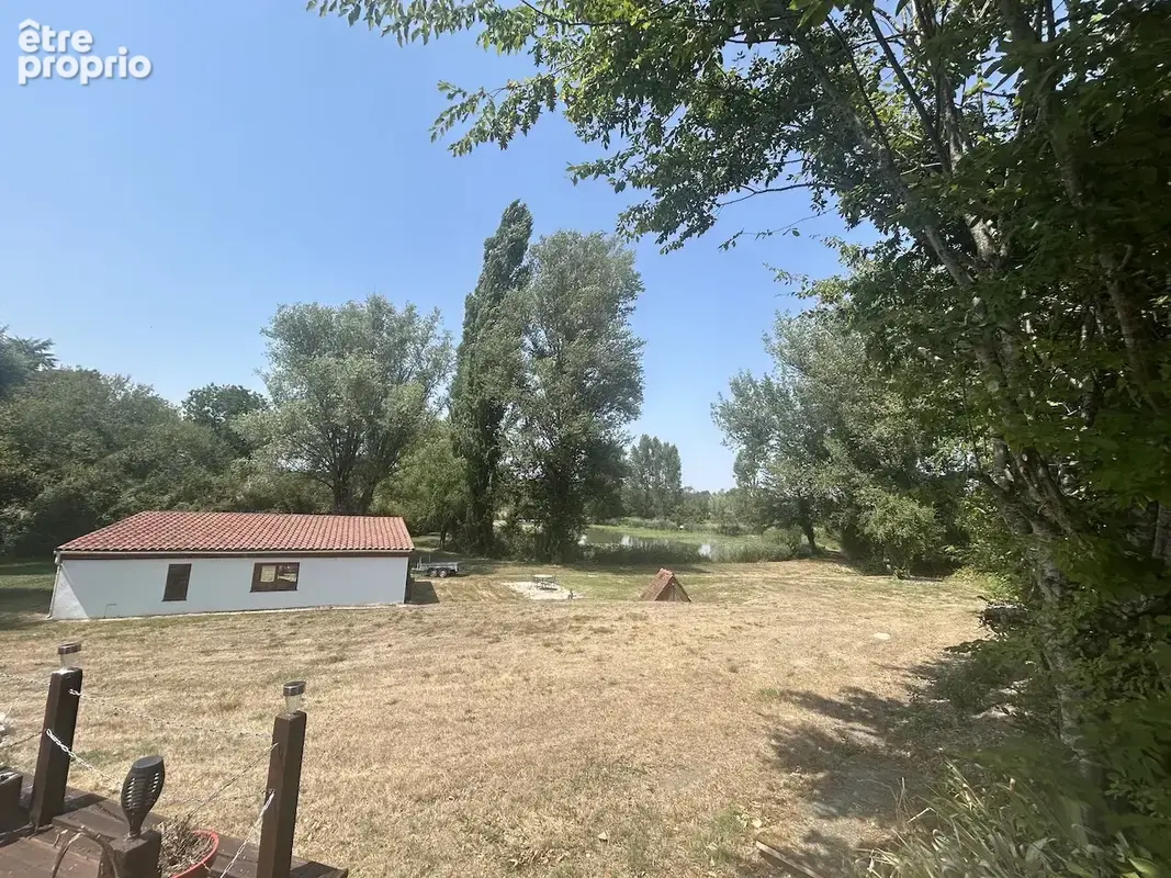Maison d'architect avec étang, piscine, dépendances au calme. - photo 14