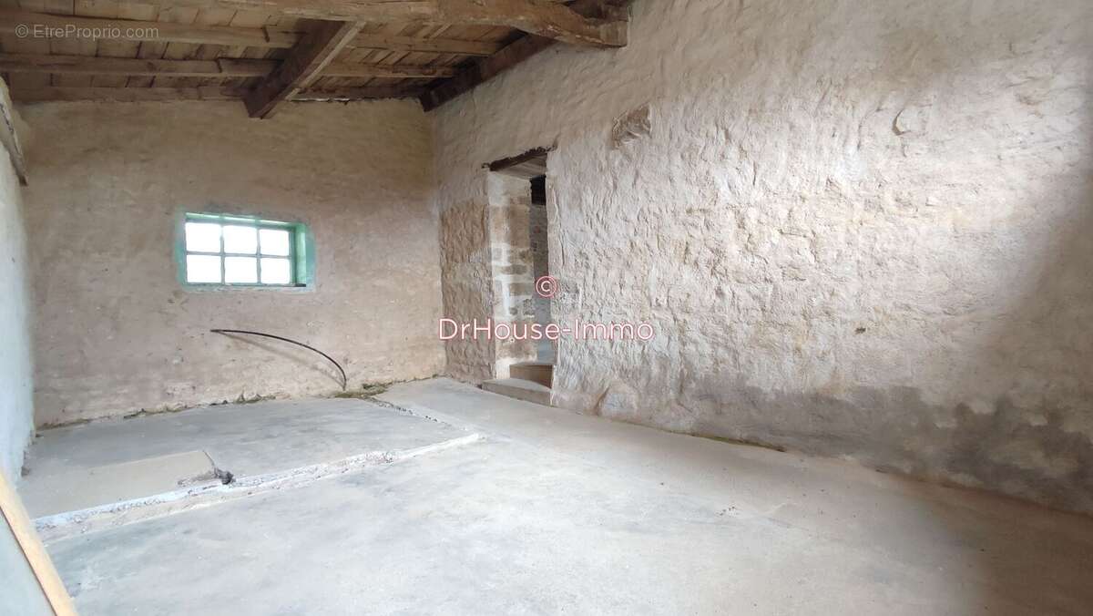Maison 326 m² à Pleuville  - photo 8