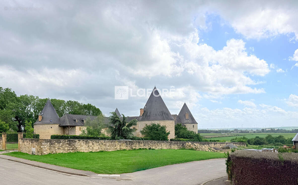Maison à CHARBOGNE