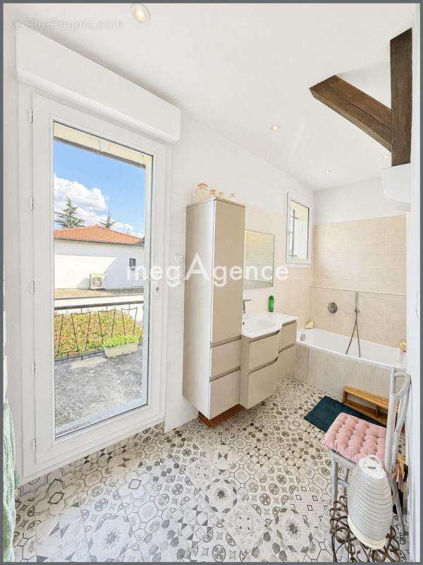 Maison à CHARBONNIERES-LES-BAINS
