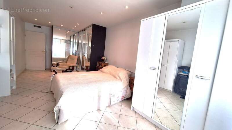 Appartement à MARSEILLE-4E