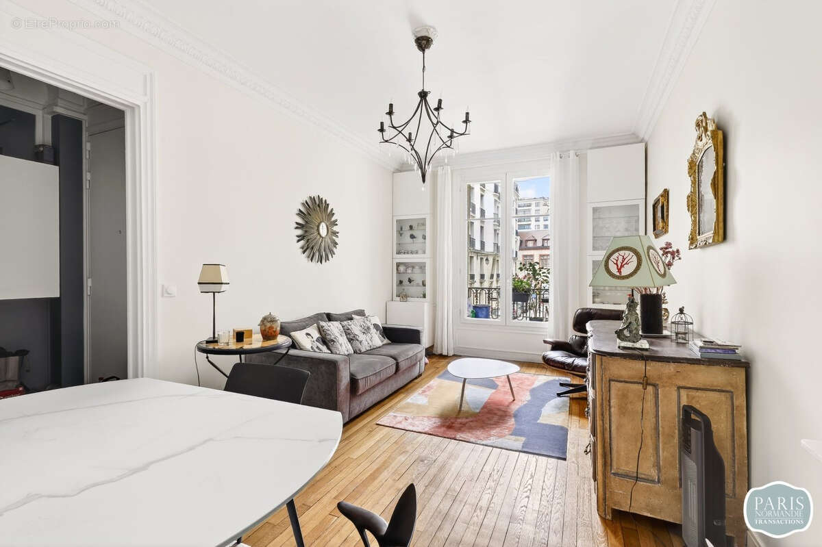 Appartement à PARIS-16E
