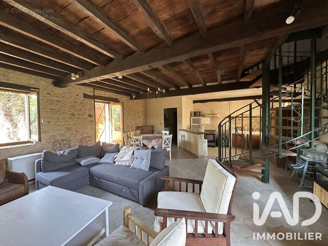 Maison 190 m² à Saint-Leon-Sur-Vezere  - photo 4