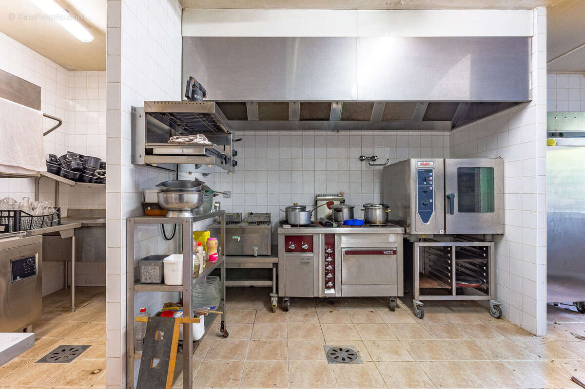 Propriété avec maison, piscine et ancien restaurant - photo 14