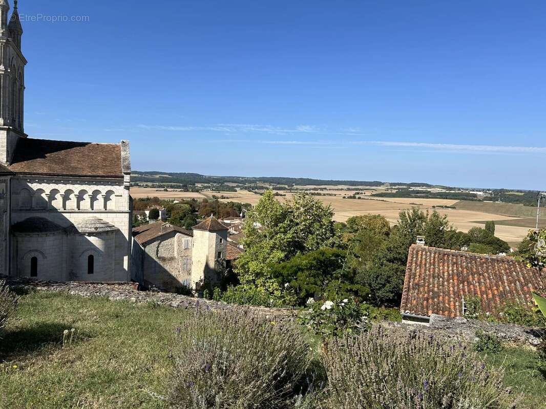 Maison à VILLEBOIS-LAVALETTE