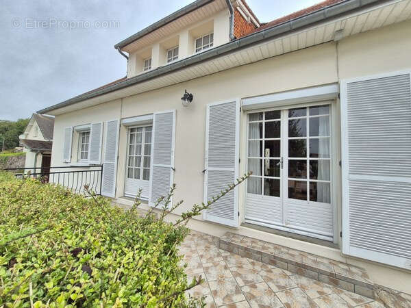 Maison à NEUFCHATEL-EN-BRAY