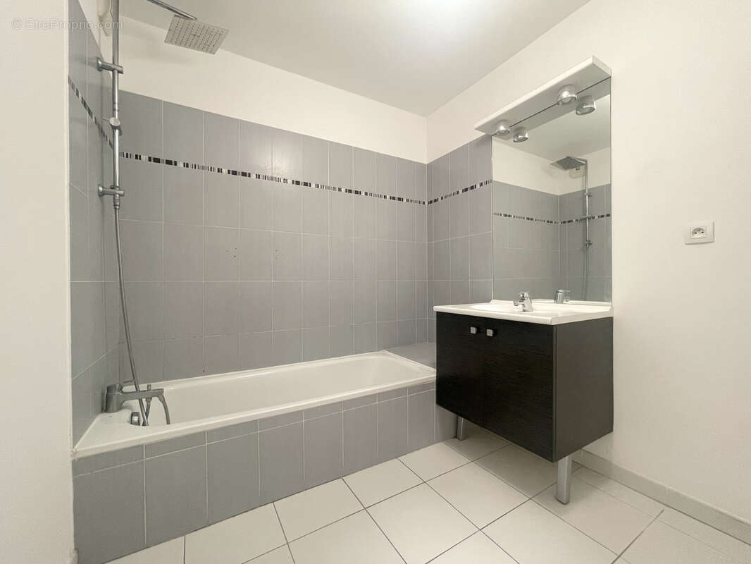 Appartement à COGOLIN