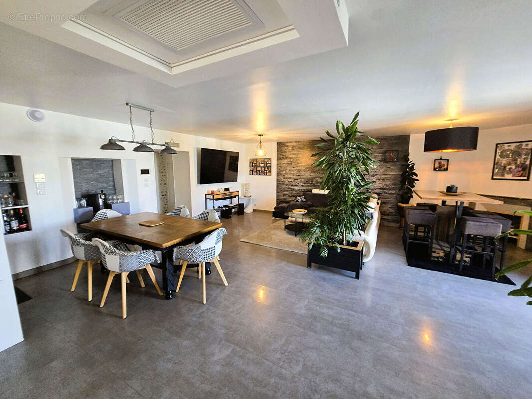 Maison à UZAN