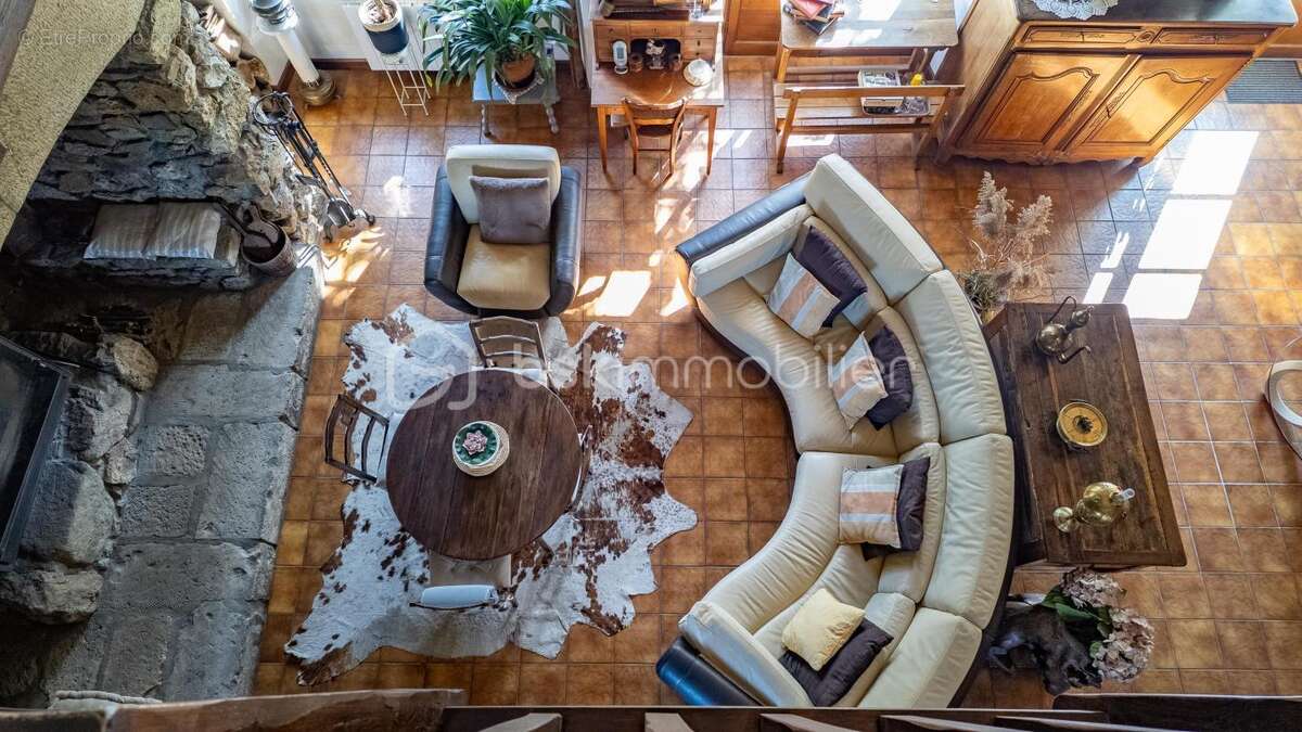 Joyau résidentiel à Fourchambault : Propriété familiale avec charme intemporel et élégance rustique de l’aménagement - photo 8