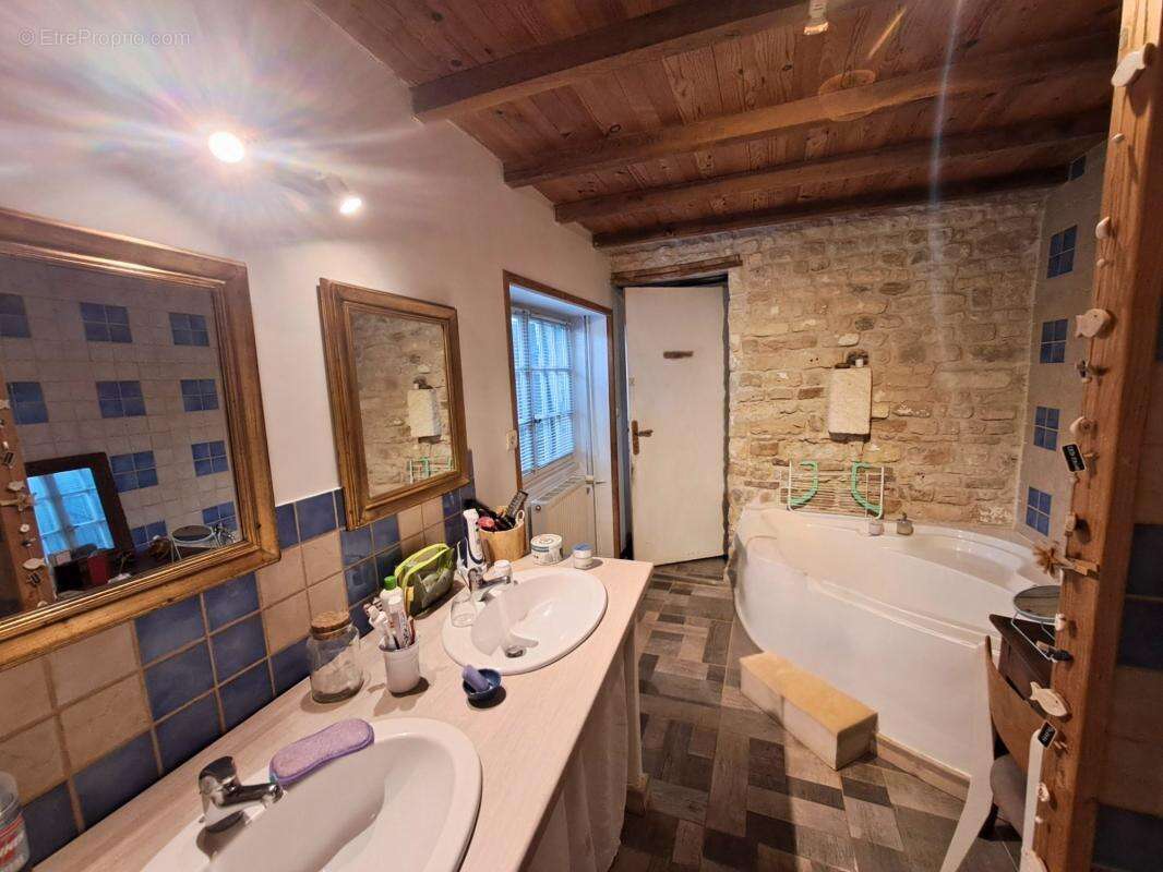 Maison en pierre à rafraichir - 2 chambres - jardin - photo 18
