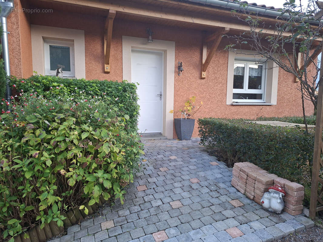 Maison à SAINT-DENIS-DE-CABANNE