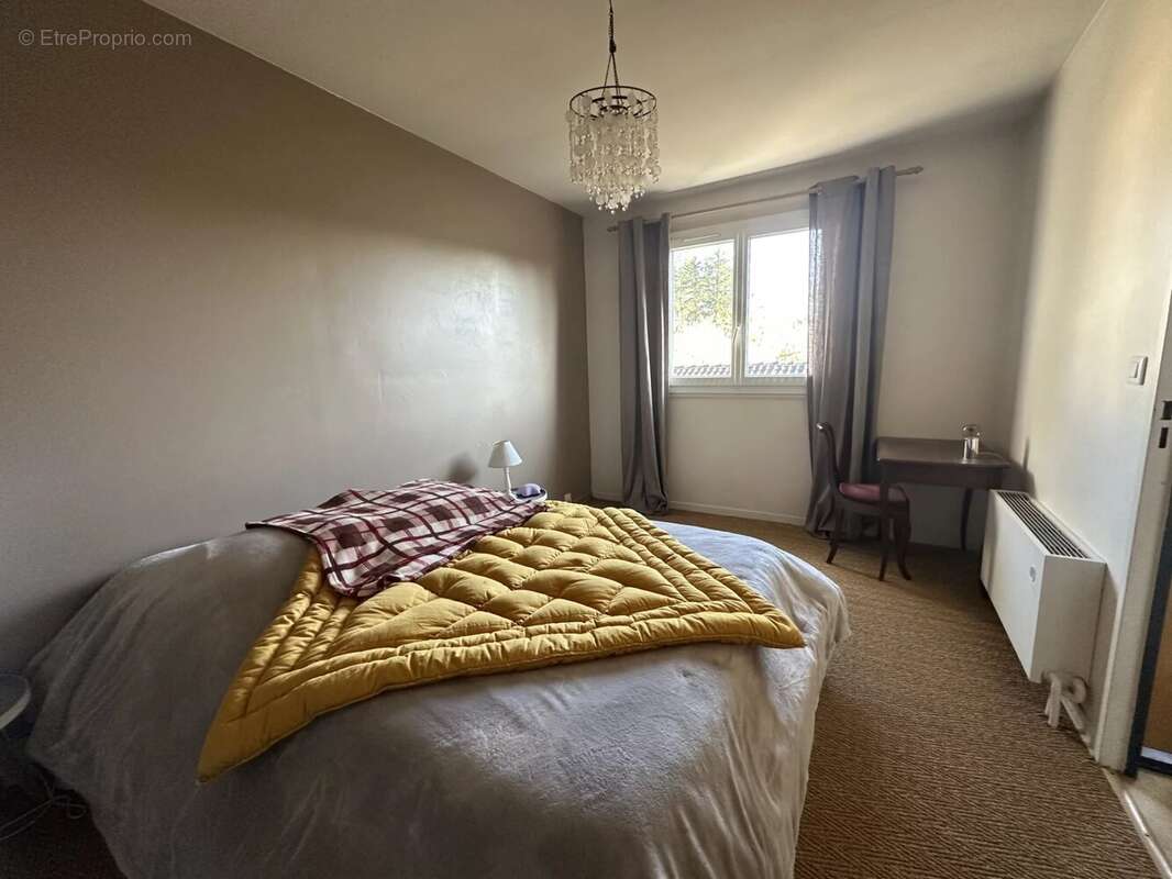 Maison à LE MESNIL-SAINT-DENIS