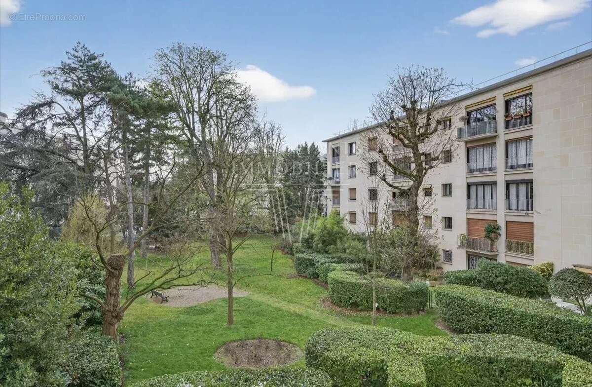 Appartement à NEUILLY-SUR-SEINE