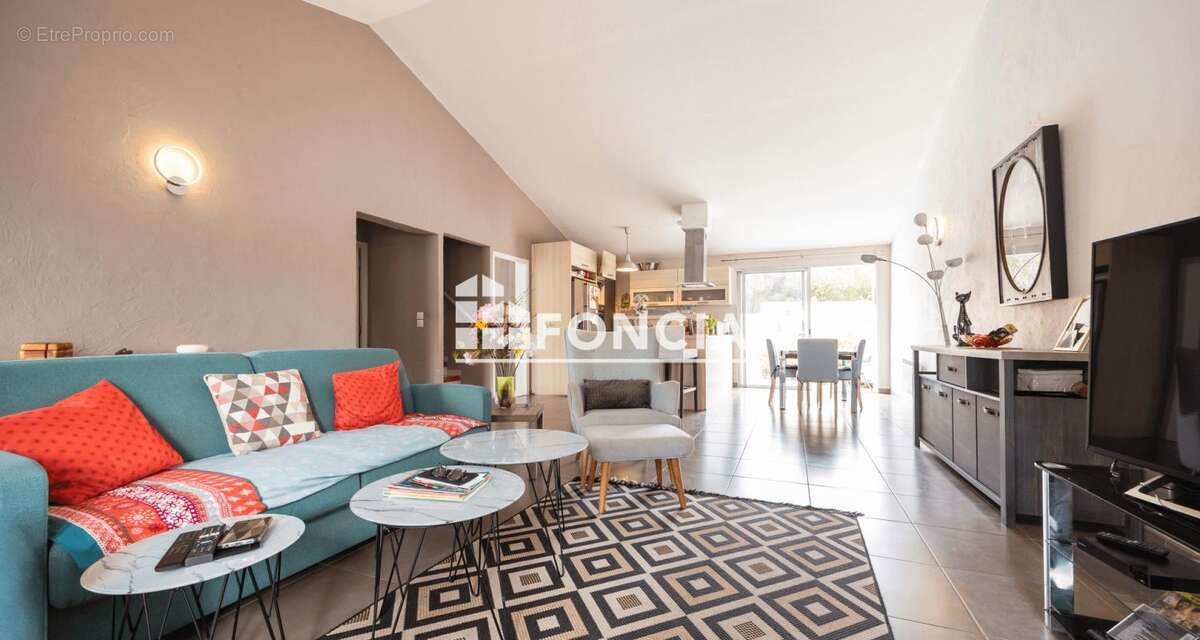 Entre le village et les plages, découvrez cette superbe maison de 105 m² habitables - photo 5