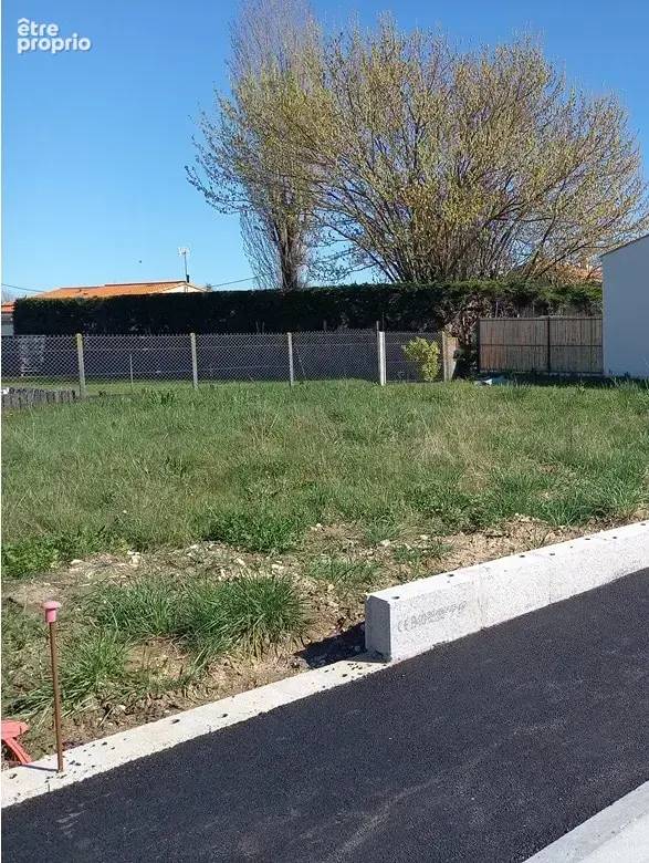 Terrain à SAUJON