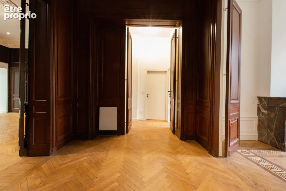 ARCHITECTURE BORDELAISE VALORISÉE- 1900 - Appartement de prestige restauré avec jardin et dépendance - photo 10