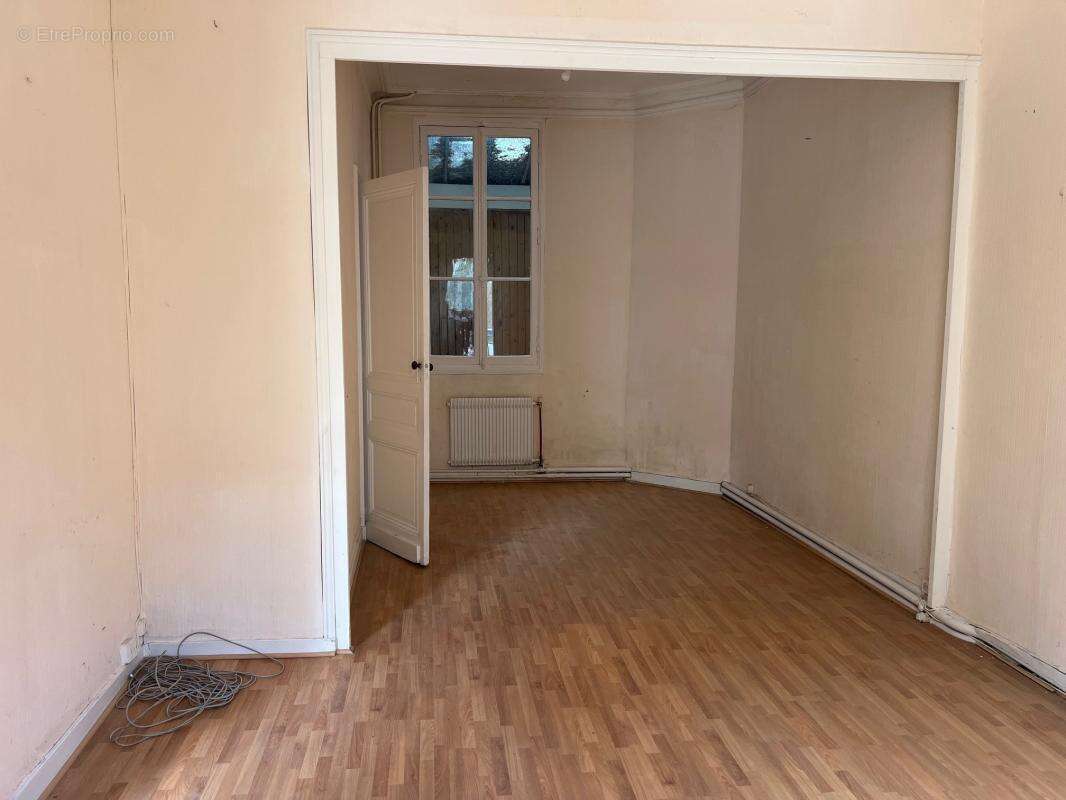 Opportunité  : maison de ville en pierre au cœur de saint-genès - photo 2