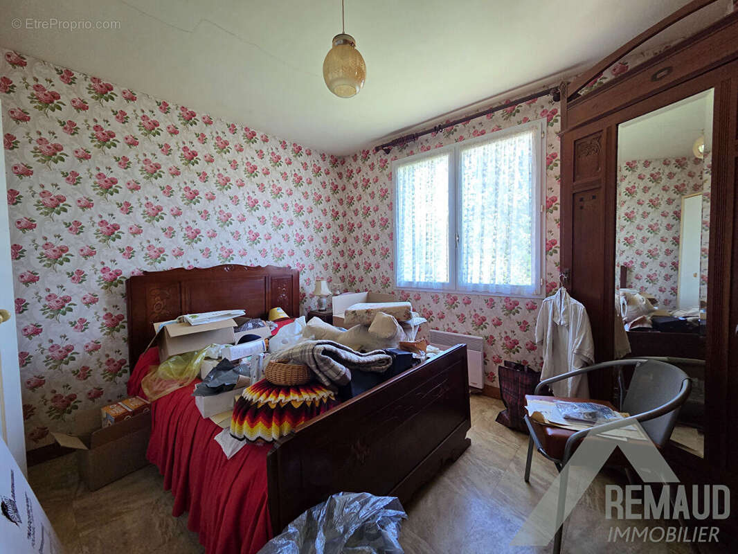 Maison à BEAULIEU-SOUS-LA-ROCHE