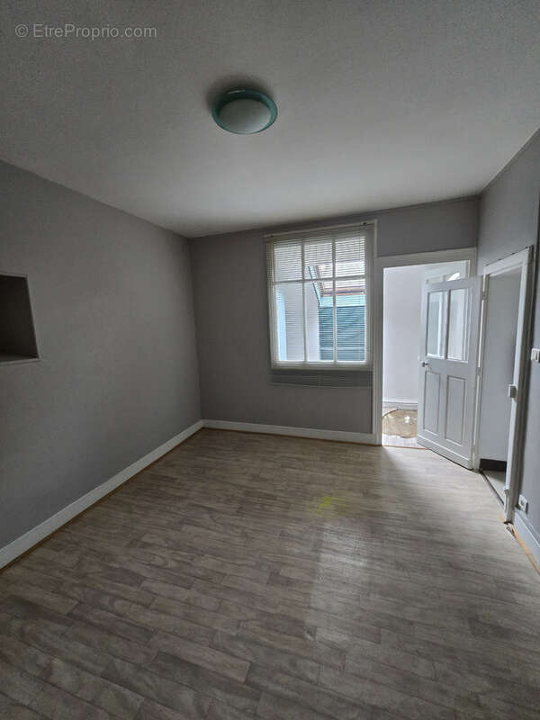 Maison à DUN-SUR-AURON