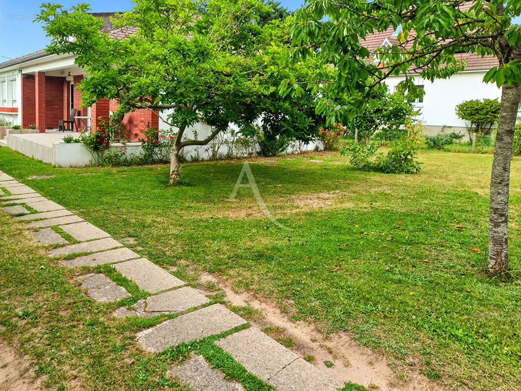 Maison à SAINT-ETIENNE-DU-ROUVRAY