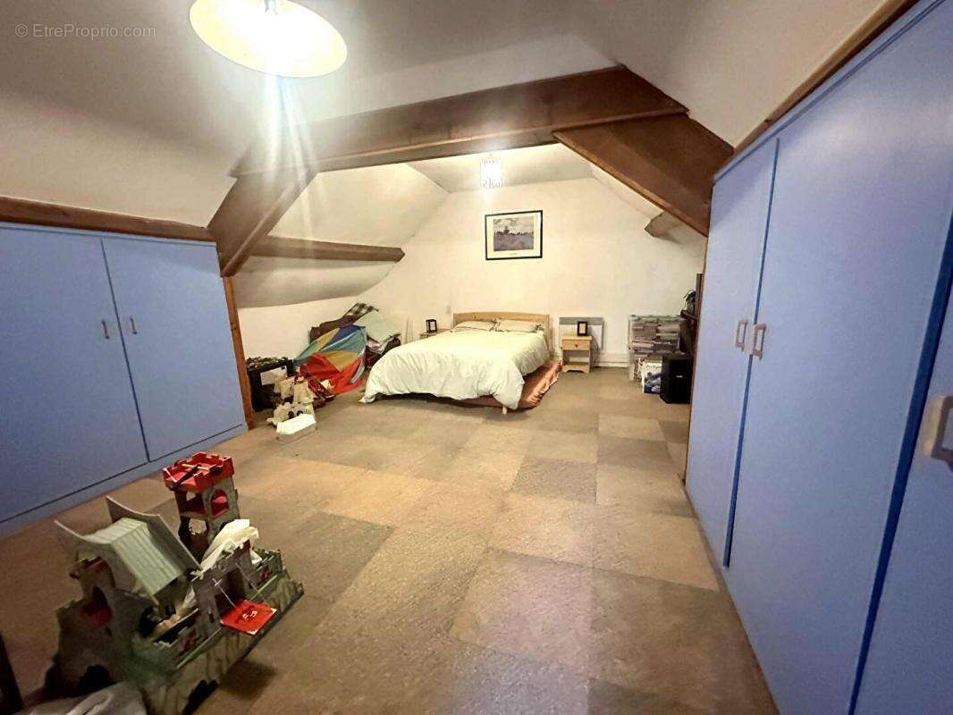 Maison à MONTREUIL-LE-HENRI