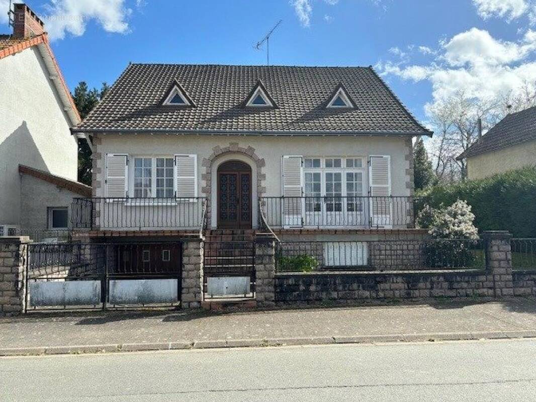 Photo 1 - Maison à SAINT-DENIS-DE-JOUHET