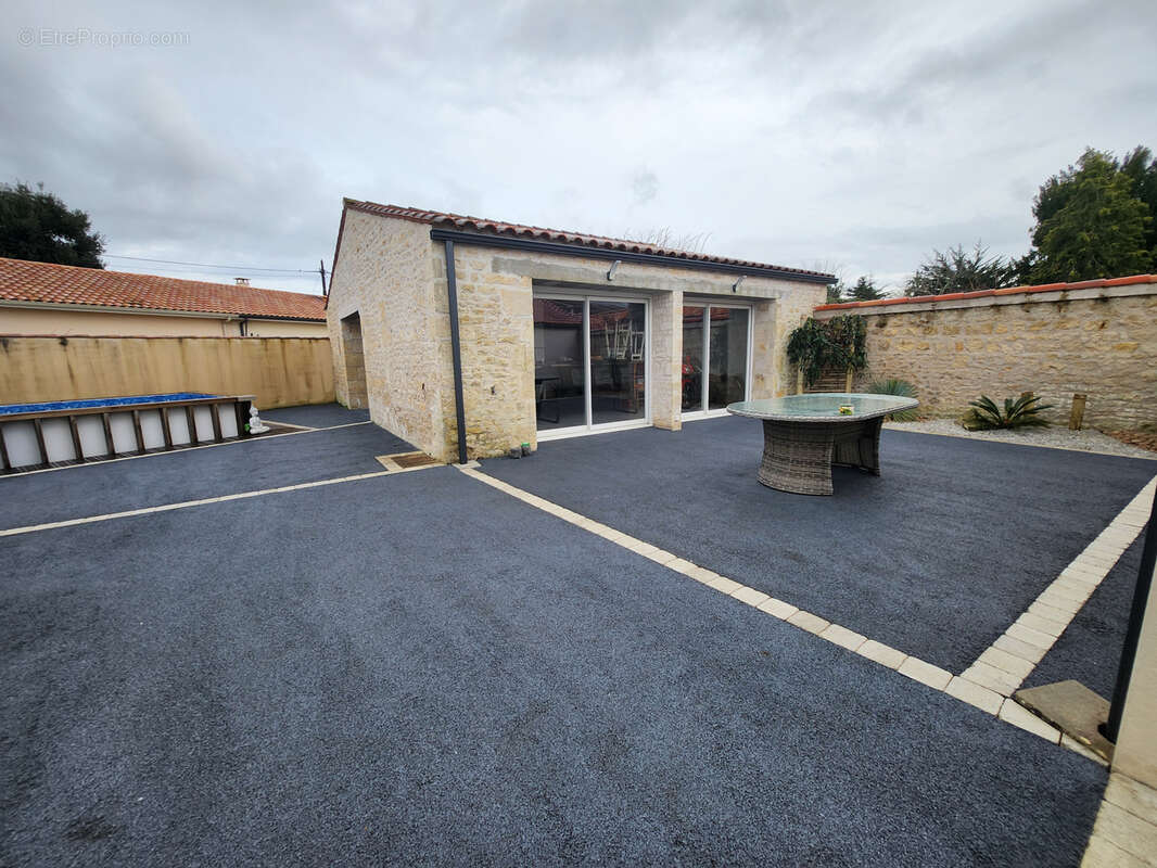 Maison en pierre rénovée avec studio indépendant, piscine et grand garage - photo 2