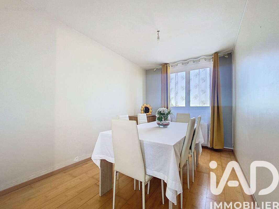 Photo 3 - Appartement à SAINTE-GENEVIEVE-DES-BOIS
