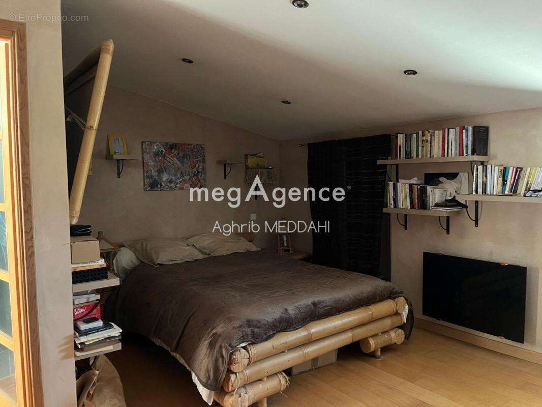 "À 10 minutes des plages de Royan, découvrez une authentique demeure de caractère offrant 6 chambres, piscine, studio indépendan - photo 8