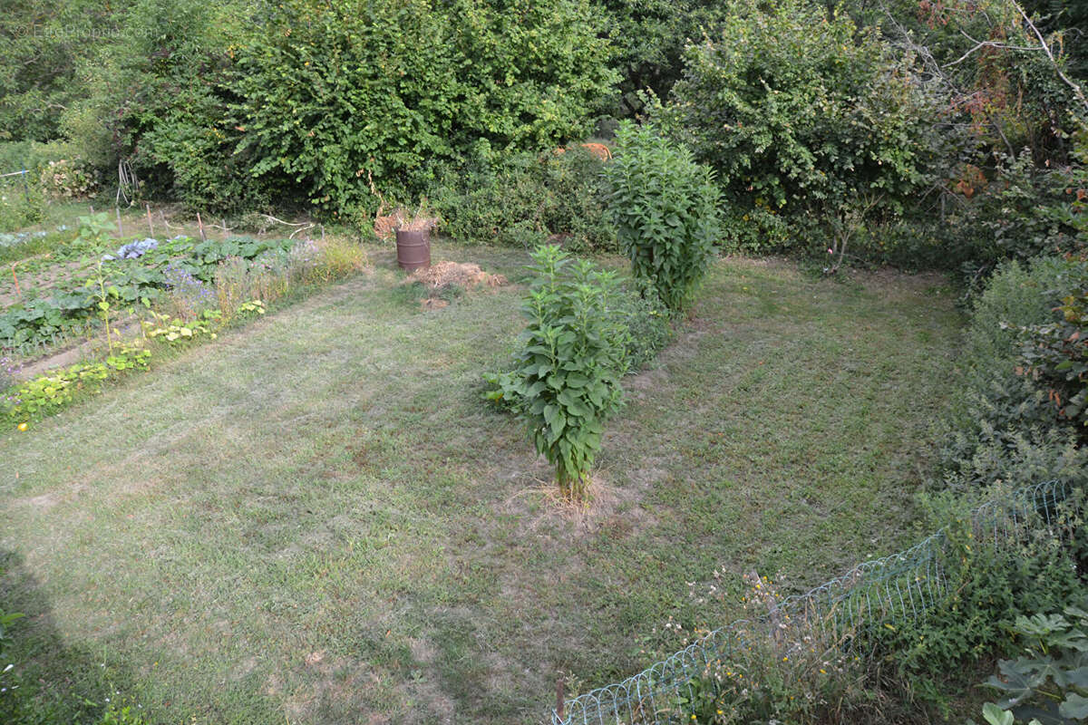 Courniou dans hameau maison T5 avec jardin terrasse garage et annexes - photo 16