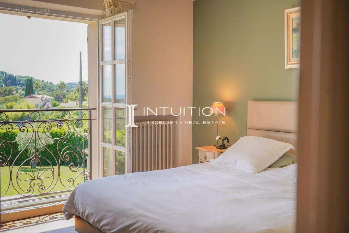 Mougins - Les Colles : Propriété de prestige avec vue panoramique sur le village - photo 24