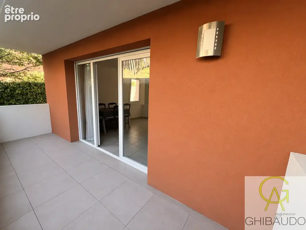 Appartement à CHATEAUNEUF-LE-ROUGE