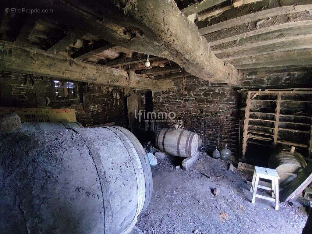 Charmante maison en pierre à rénover dans cadre paisible - photo 6
