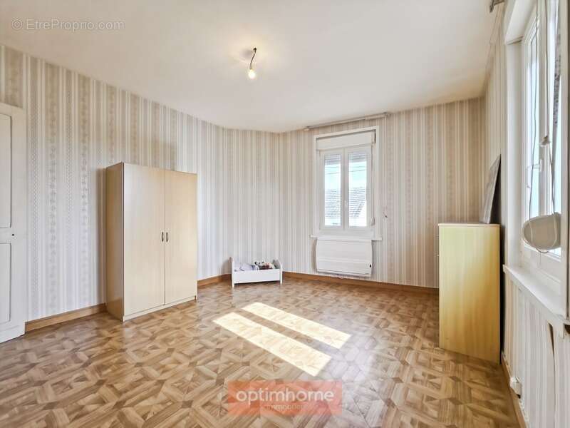 Maison à CROISILLES