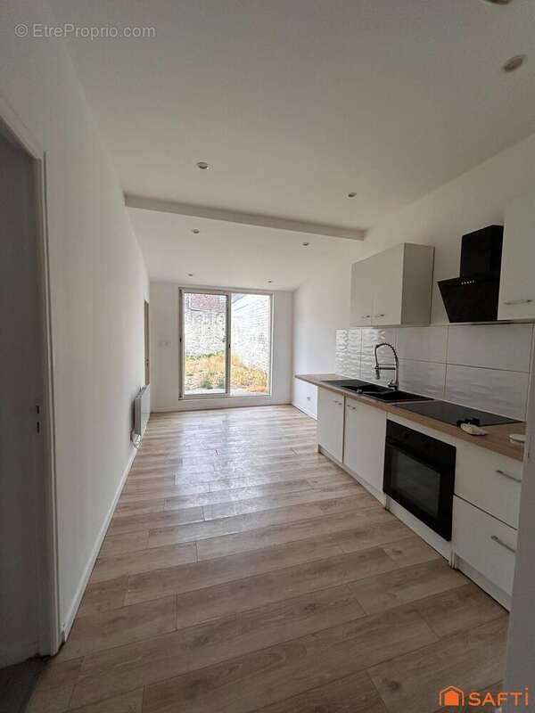 Maison 91 m² à Saint-Quentin  - photo 4