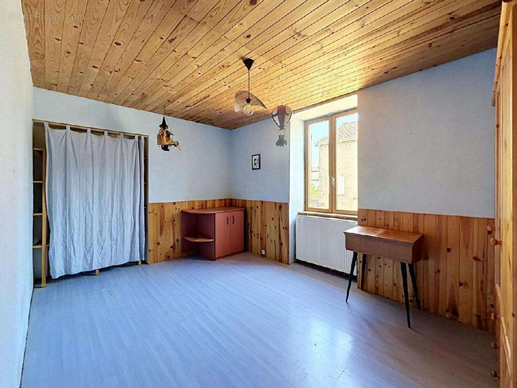 Maison 72 m² à Saint-Maurice-De-Satonnay  - photo 4