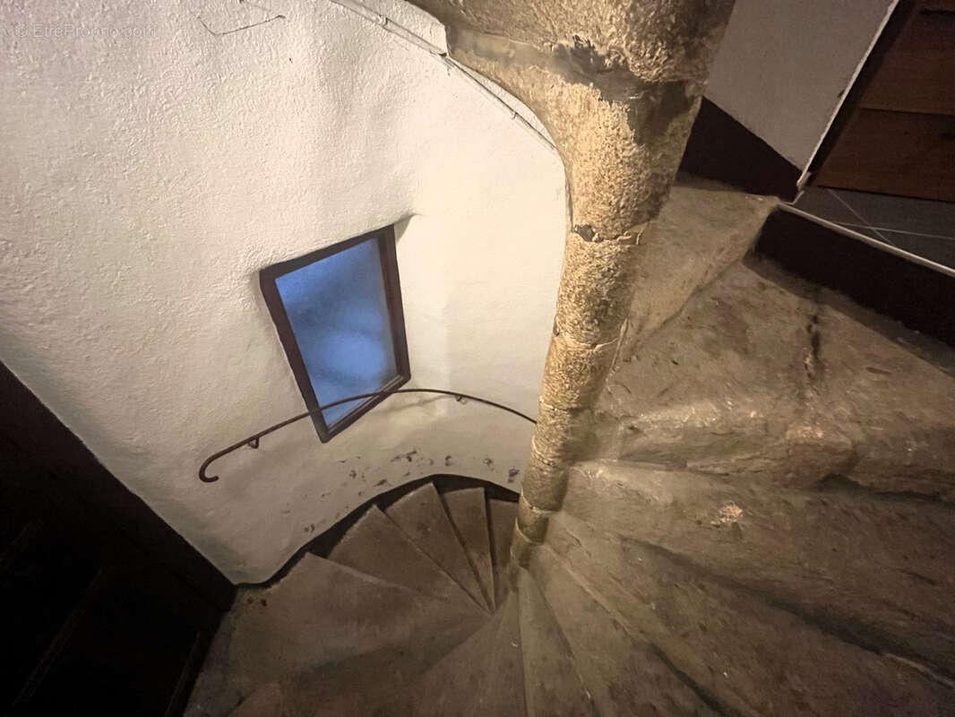 Appartement à SAINT-BONNET-LE-CHATEAU