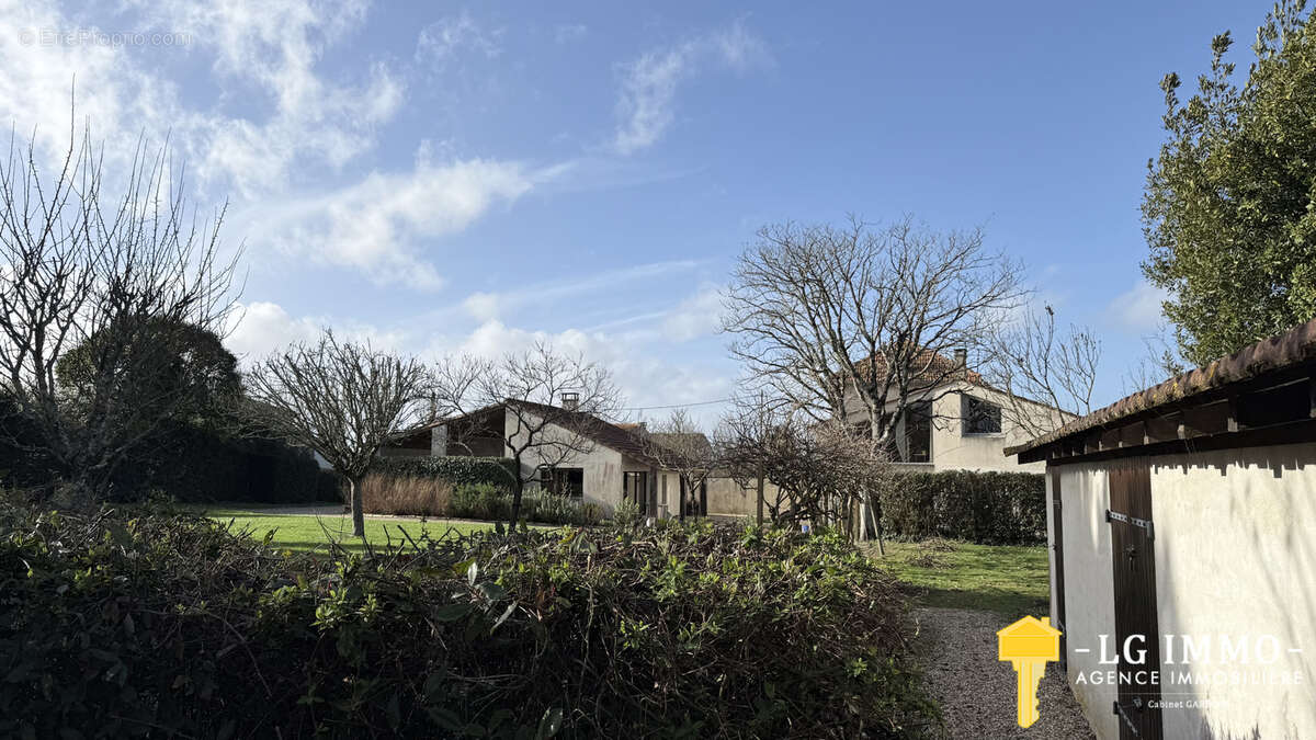 Maison à BRIE-SOUS-MORTAGNE