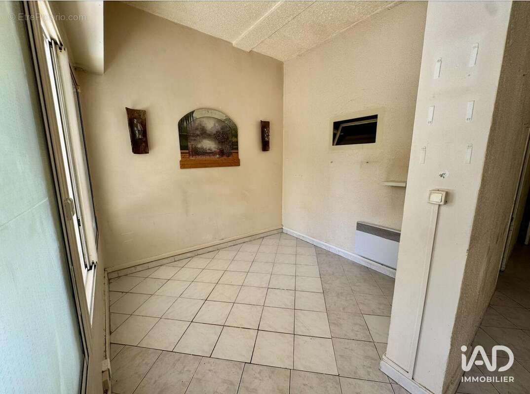 Photo 2 - Commerce à MARSEILLE-13E