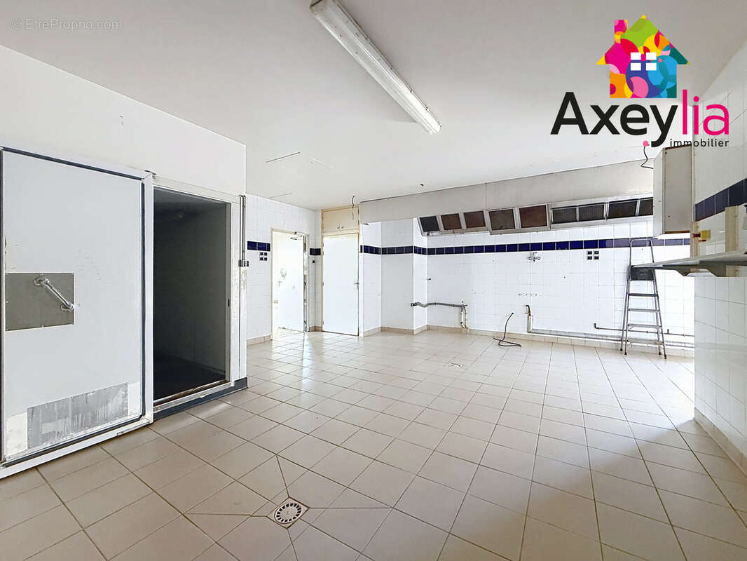 A vendre - briennon - grand local professionnel d'environ 270m2 avec possibilité d'amenagement en  loft - photo 6