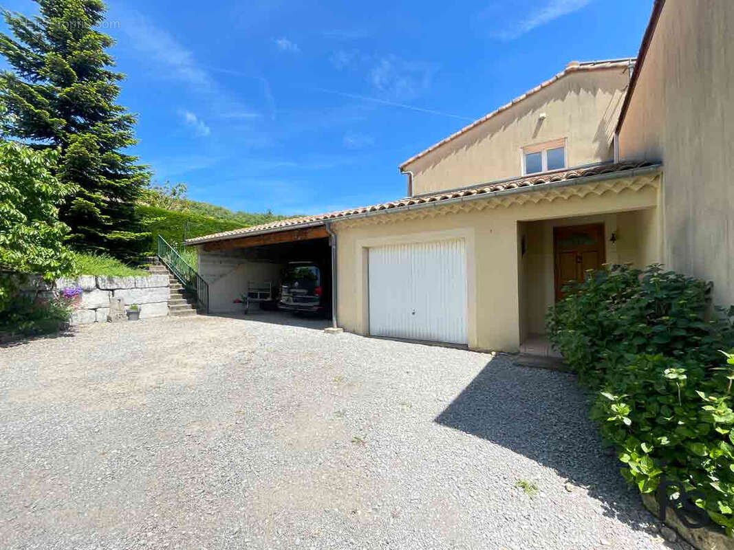 Maison à SAINT-ETIENNE-DE-BOULOGNE