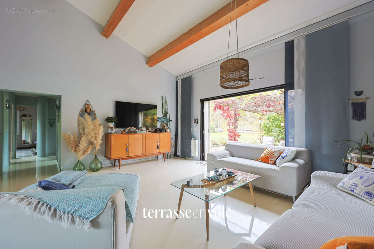 Maison à SIMIANE-COLLONGUE