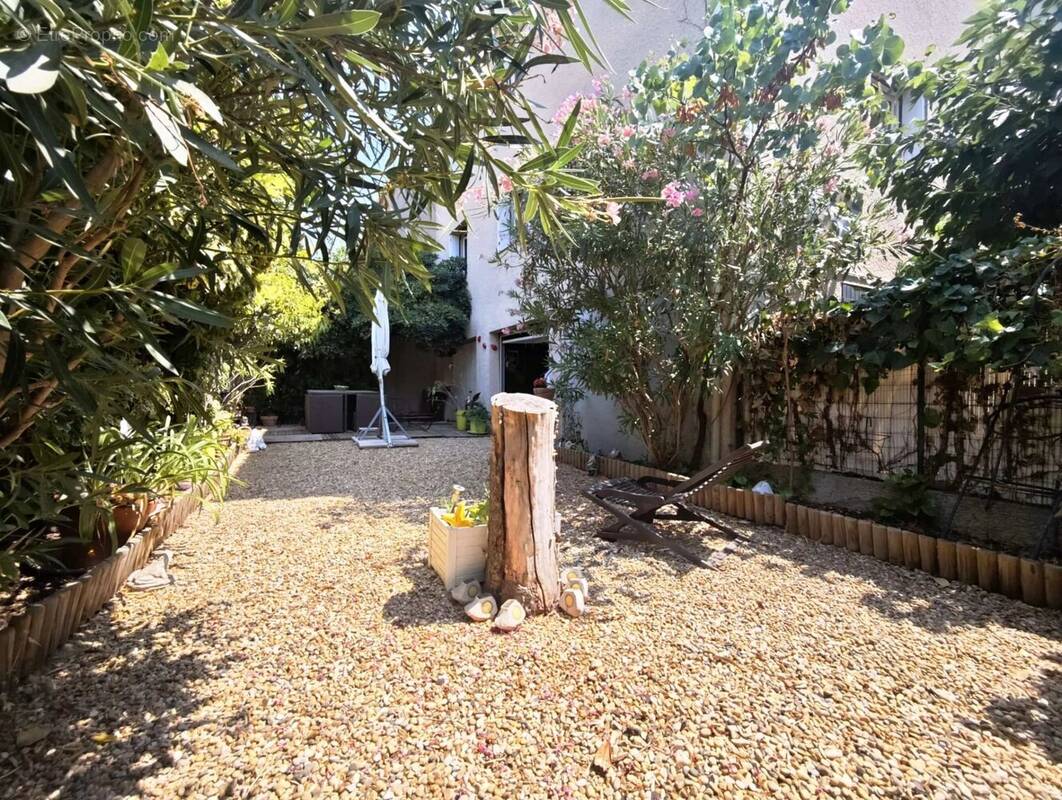 NARBONNE – Appartement T4 de 79 m² avec jardin, garage et celliers - photo 15