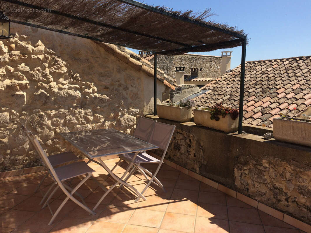 Appartement à LA GARDE-ADHEMAR